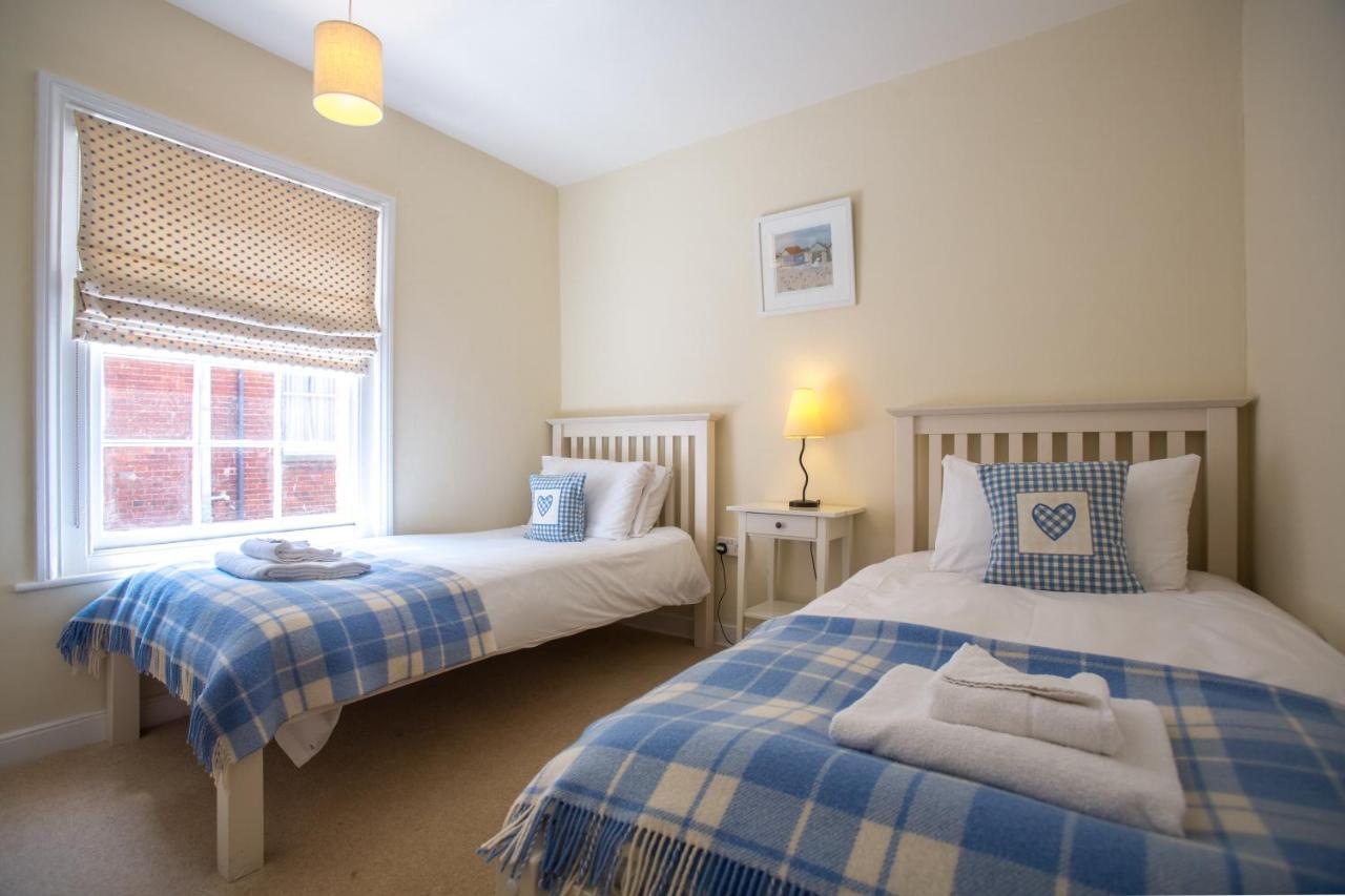 14 Market Cross Place - Beachfront Location With Lovely Sea Views - Aldeburgh Coastal Cottages Exterior foto