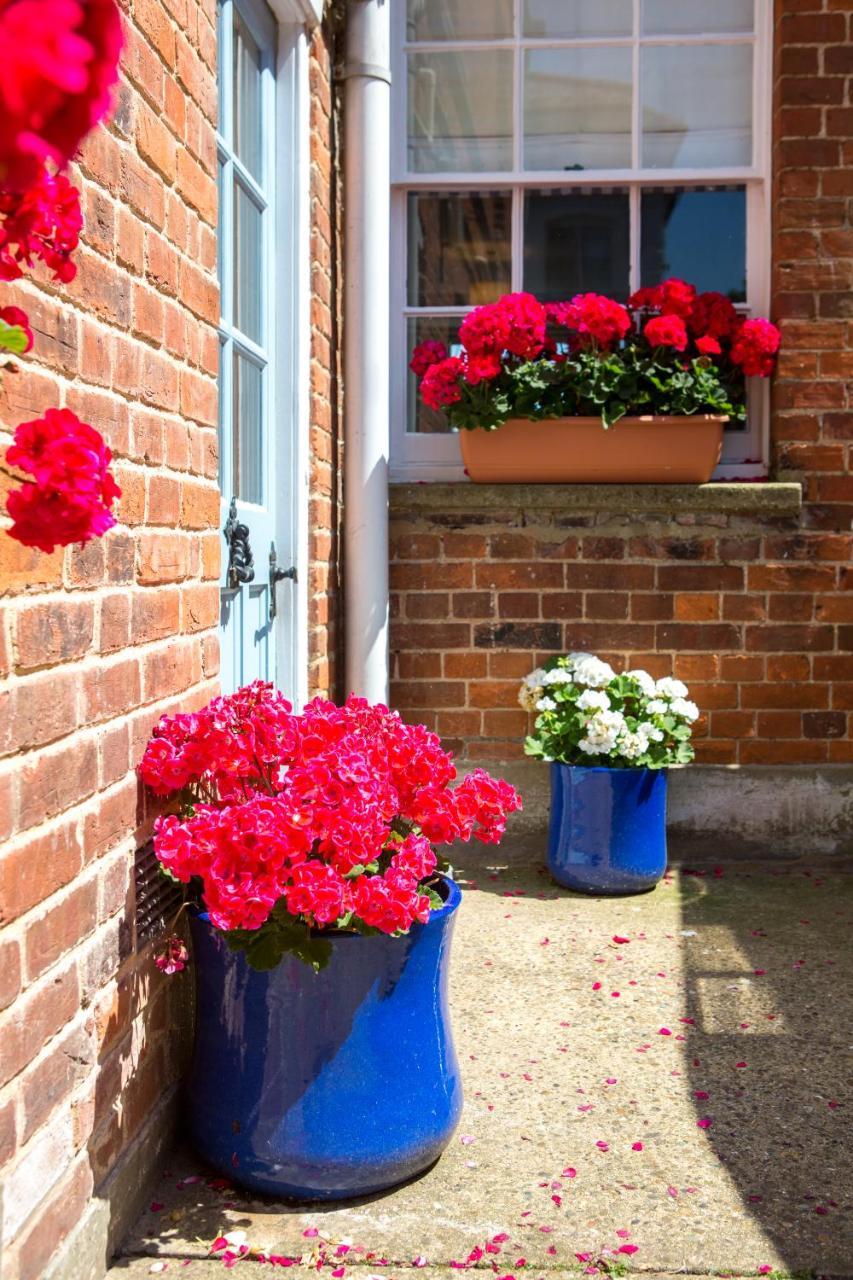 14 Market Cross Place - Beachfront Location With Lovely Sea Views - Aldeburgh Coastal Cottages Exterior foto